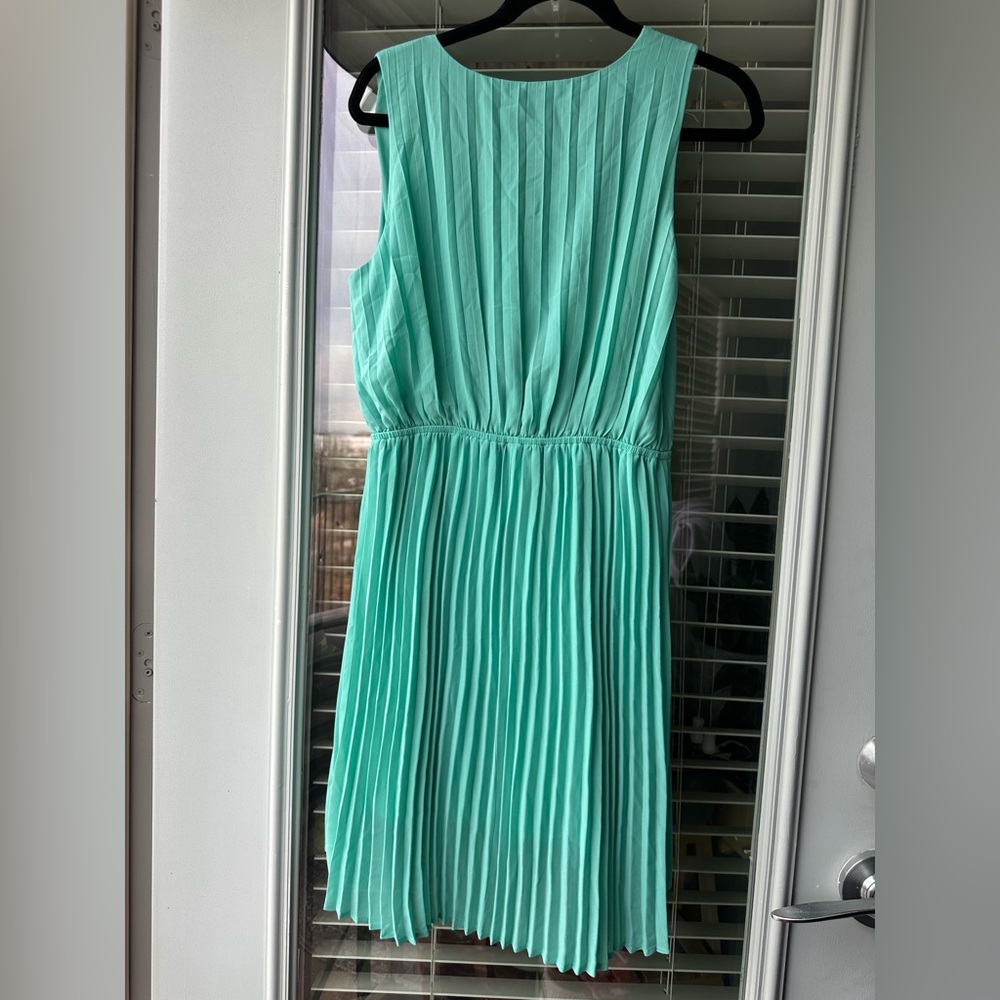 Forever 21 Mint Green Pleated Dress - Picture 2 of 6